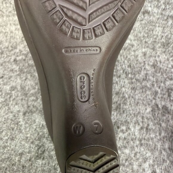 ✅Crocs Lena Womens 7W Cap Toe Wedge Brown Slip-On Heel Pumps Casual Comfort Shoe - Picture 11 of 11